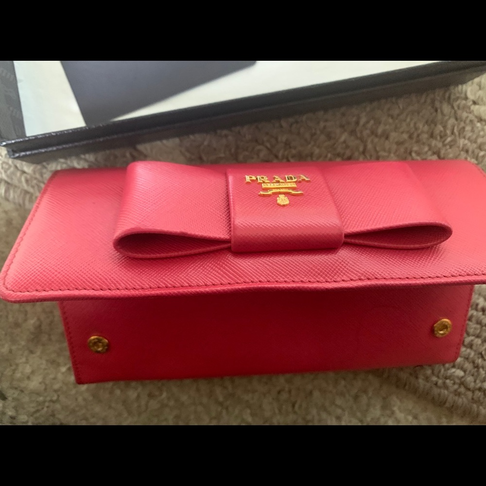 Gorgeous!‎ Authentic Pink Prada Wallet